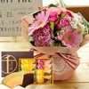旬のスタンディングブーケと「銀座千疋屋」銀座フルーツクーヘン 誕生日 花束 スイーツ