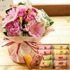 旬のスタンディングブーケと「銀座千疋屋」銀座フルーツフィナンシェ 誕生日 花束 プレゼント